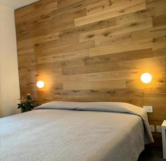 一楼标准间, Delle Rose