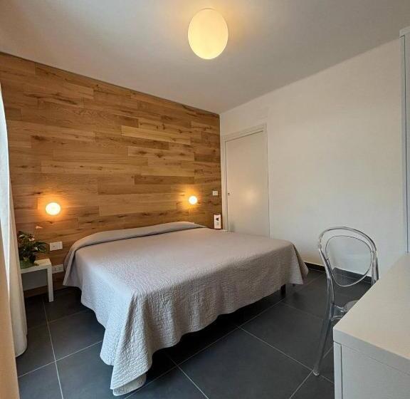 一楼标准间, Delle Rose