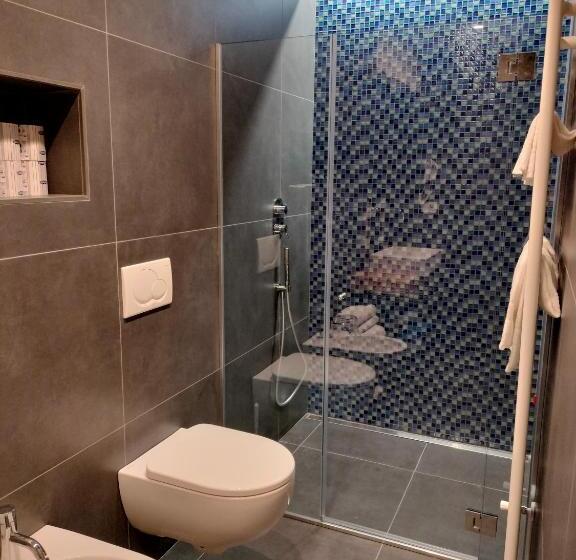 一楼标准间, Delle Rose