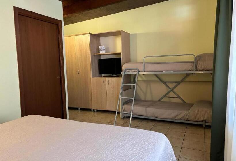 家庭间, Delle Rose