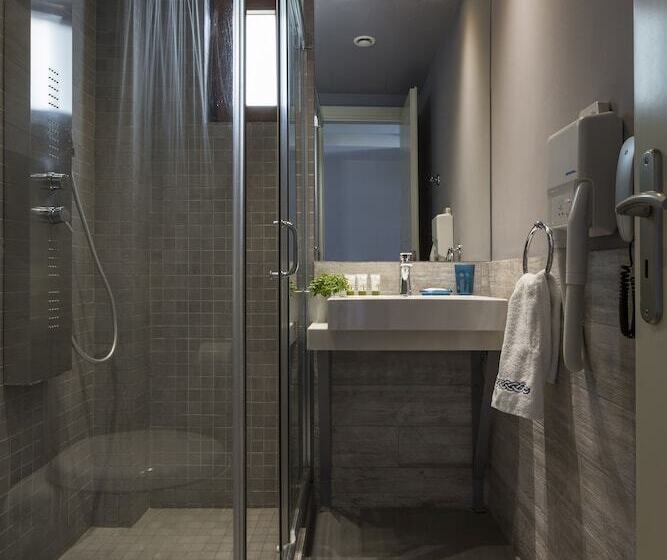 اتاق اکونومی, Dimitra Boutique