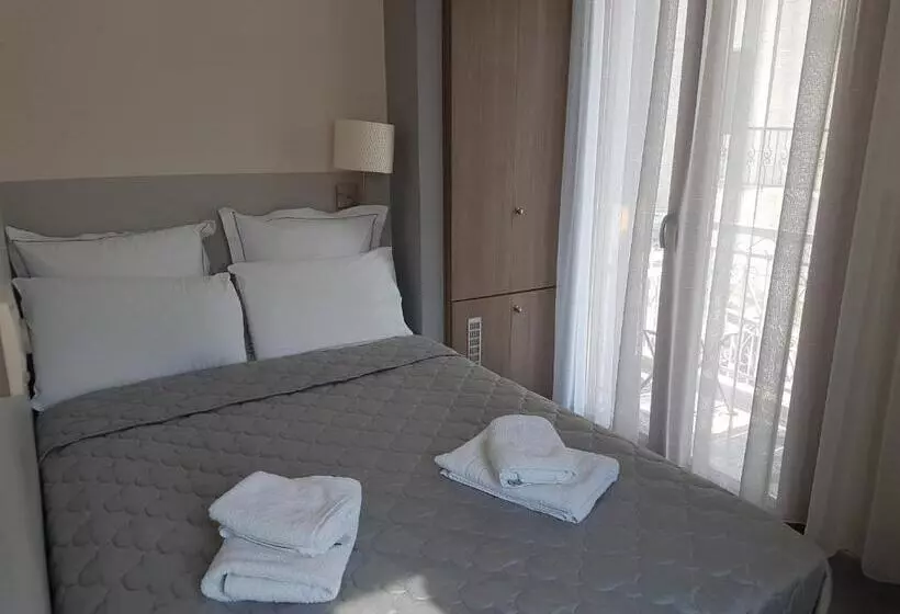اتاق اکونومی, Dimitra Boutique