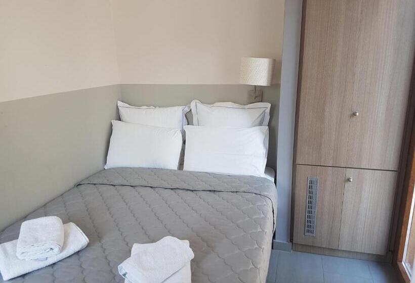 اتاق اکونومی, Dimitra Boutique