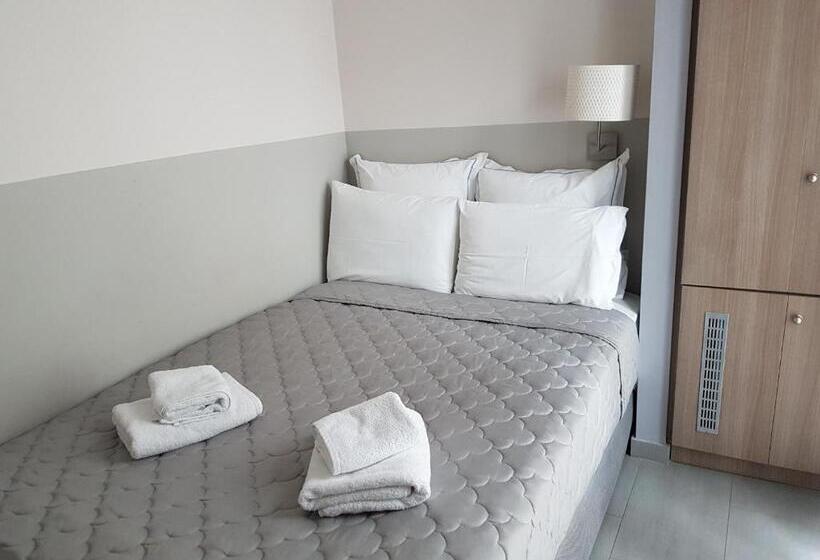 اتاق اکونومی, Dimitra Boutique