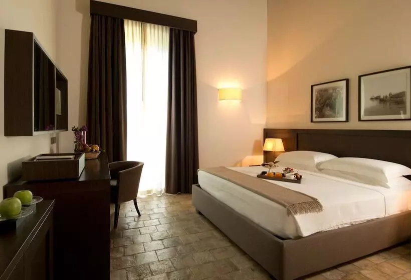 اتاق لوکس, Histo San Pietro Sul Mar Piccolo