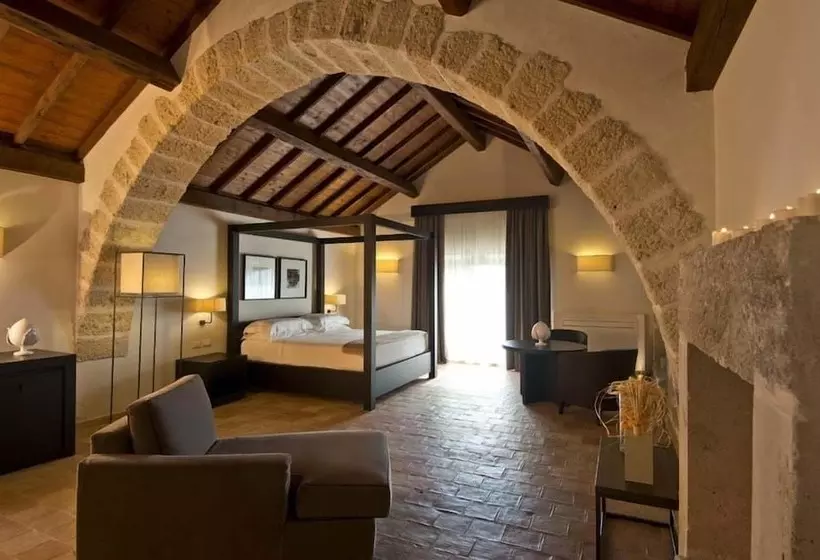 سوییت با چشم‌انداز دریا, Histo San Pietro Sul Mar Piccolo