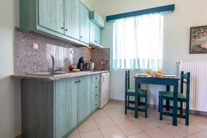 オーシャンビュースイート, Irida Beach Resort Suites