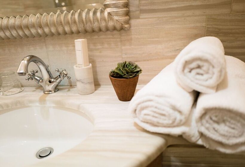 غرفة إدارية مطلة على المتنزه, Mainalon Resort