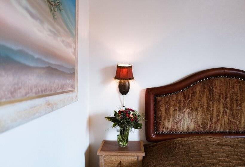 غرفة إدارية مطلة على المتنزه, Mainalon Resort