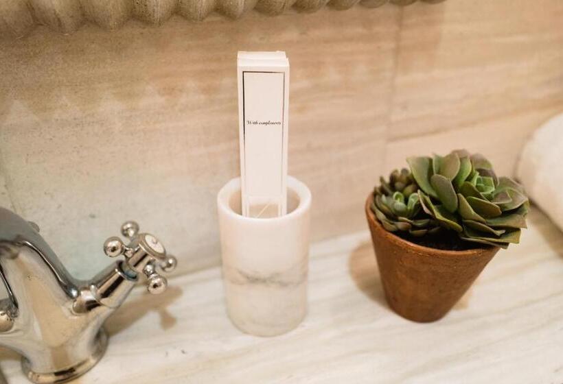 غرفة إدارية ثلاثية, Mainalon Resort