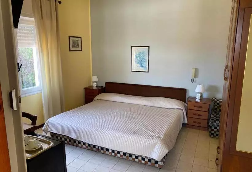اتاق استاندارد سه نفره, Nettuno
