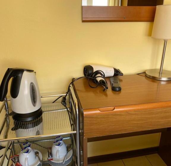 חדר סטנדרט לשלושה, Nettuno