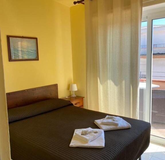 חדר סטנדרט לשלושה, Nettuno