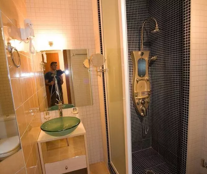 Standard Kolmen Hengen Huone, Olympic Star