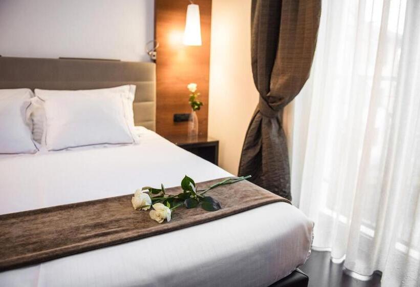 标准间, Red S Redaelli