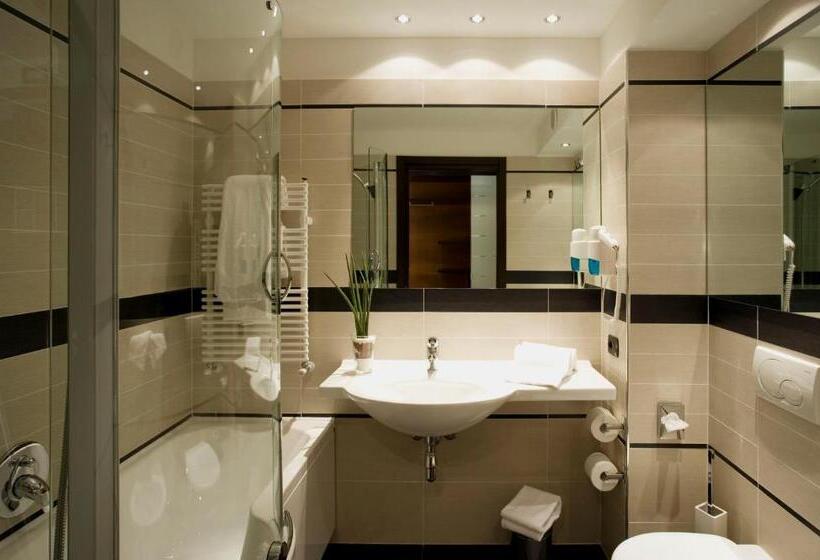 标准间, Red S Redaelli