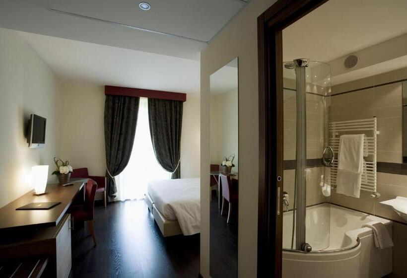 标准间, Red S Redaelli