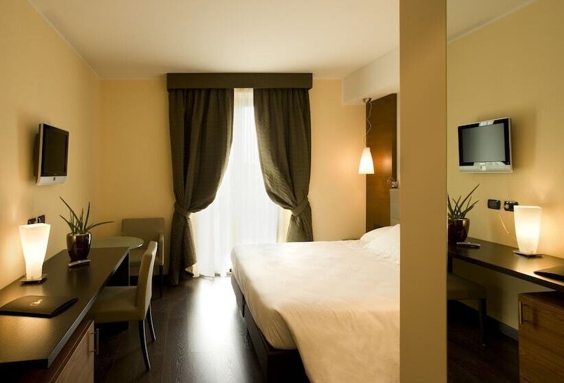 标准单人间, Red S Redaelli