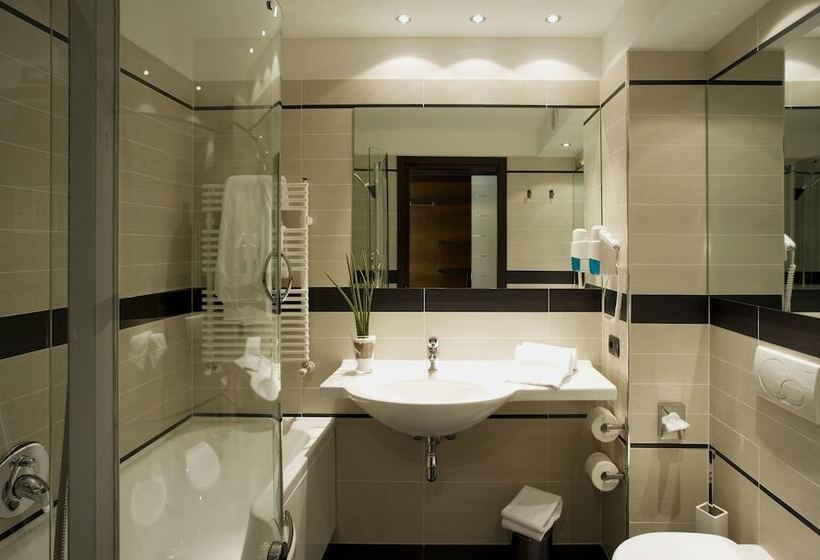 标准单人间, Red S Redaelli