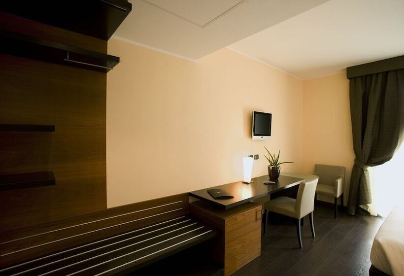 标准间, Red S Redaelli