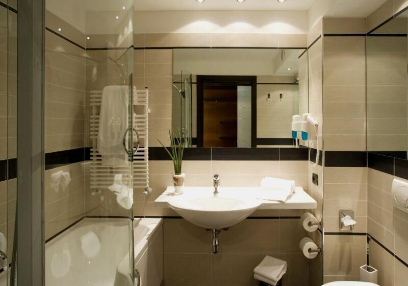 标准间, Red S Redaelli