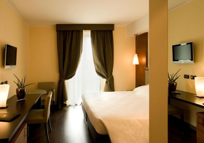 标准间, Red S Redaelli