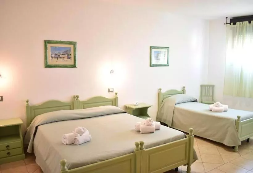 اتاق استاندارد سه نفره, Residence Ampurias