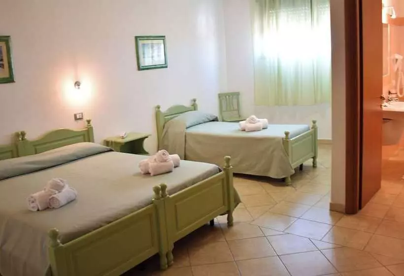 اتاق استاندارد سه نفره, Residence Ampurias