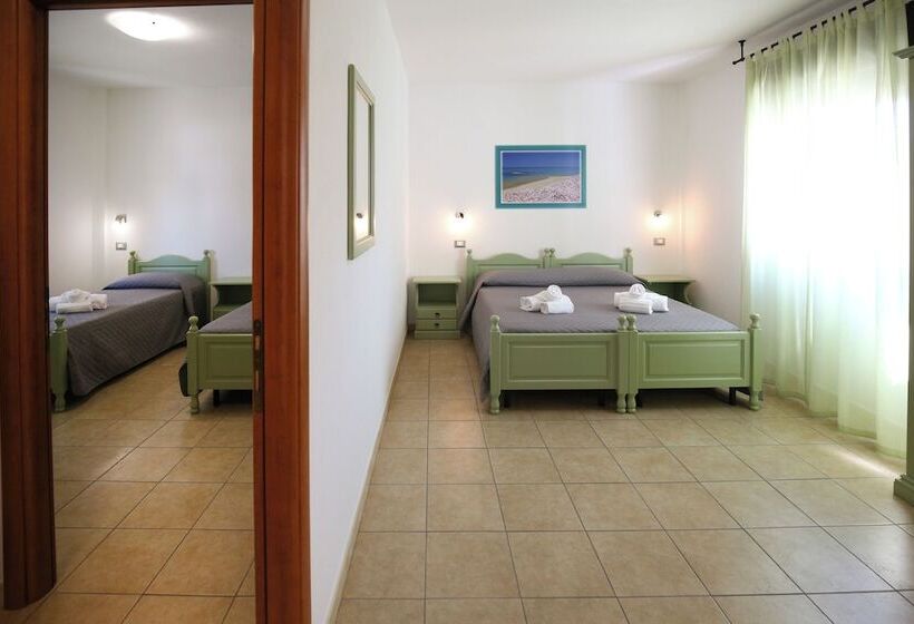 غرفة عائلية, Residence Ampurias