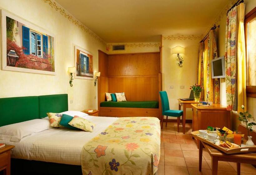 اتاق استاندارد چهار تخته, Santa Maria