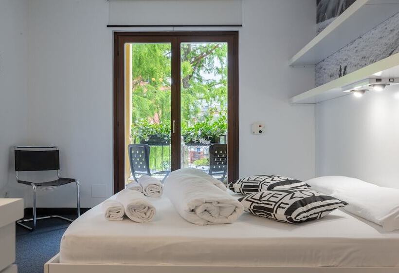 חדר סטנדרט, Santoni Freelosophy