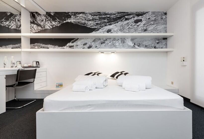 חדר סטנדרט, Santoni Freelosophy