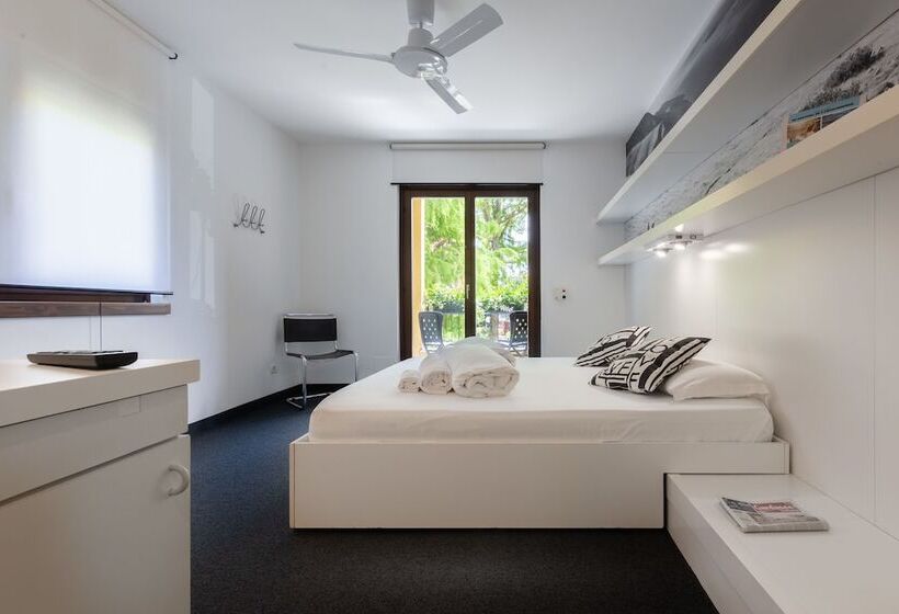 חדר סטנדרט, Santoni Freelosophy