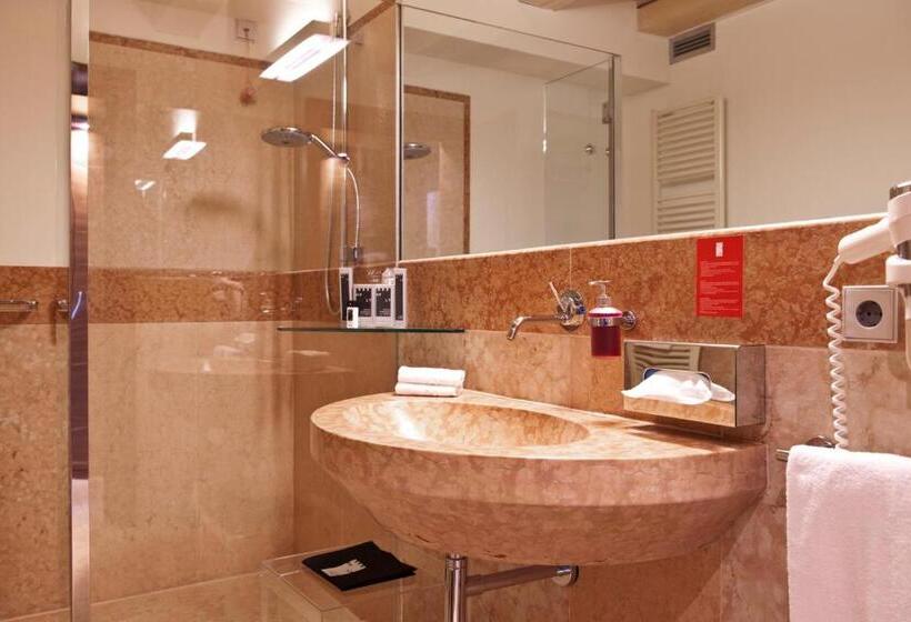 デラックストリプルルーム, Veronesi La Torre