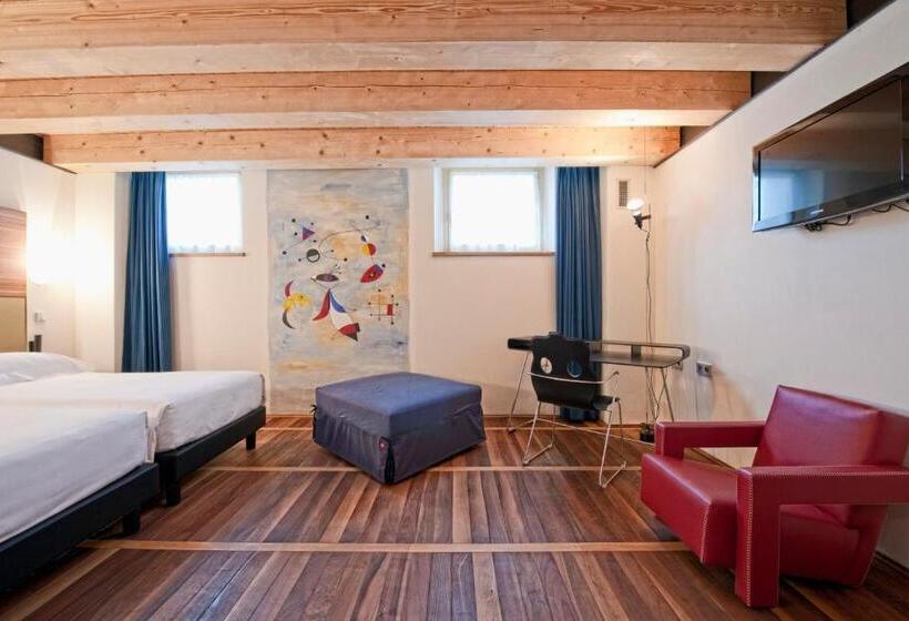 デラックストリプルルーム, Veronesi La Torre