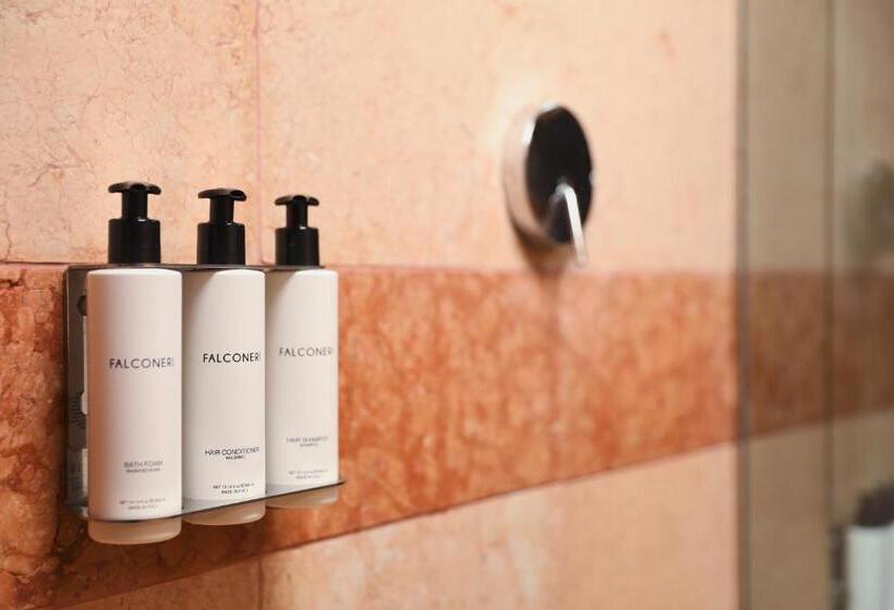 デラックストリプルルーム, Veronesi La Torre