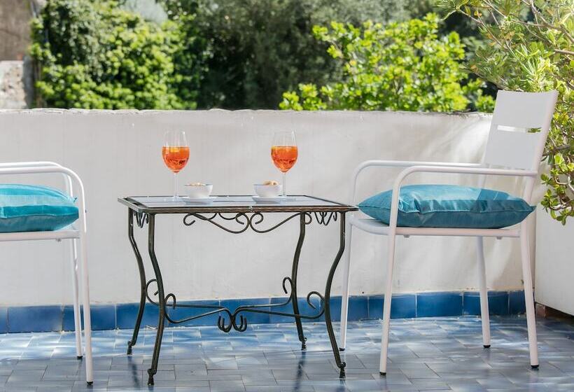 高级房间侧面带海景, Vittoria