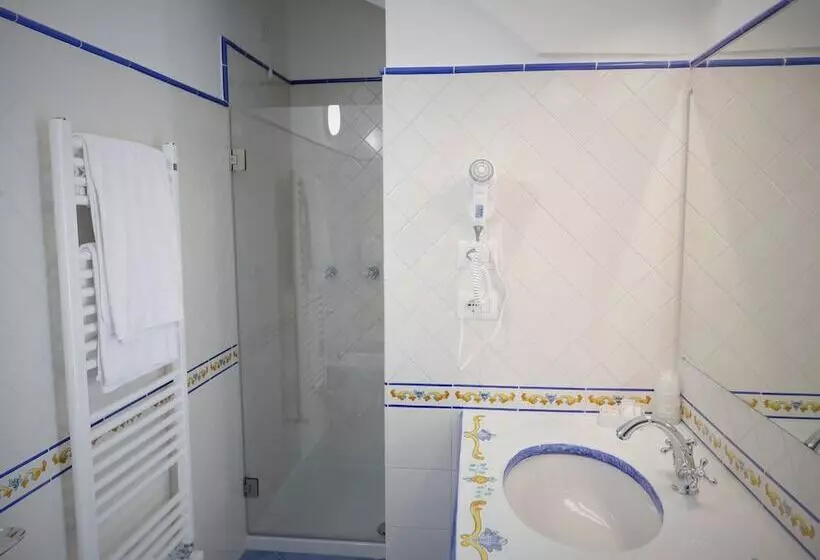 اتاق استاندارد سه نفره, Vittoria