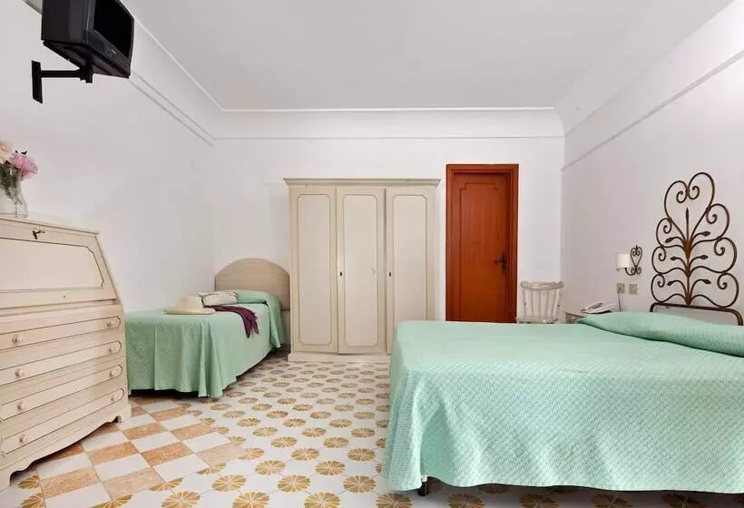 اتاق استاندارد سه نفره, Vittoria