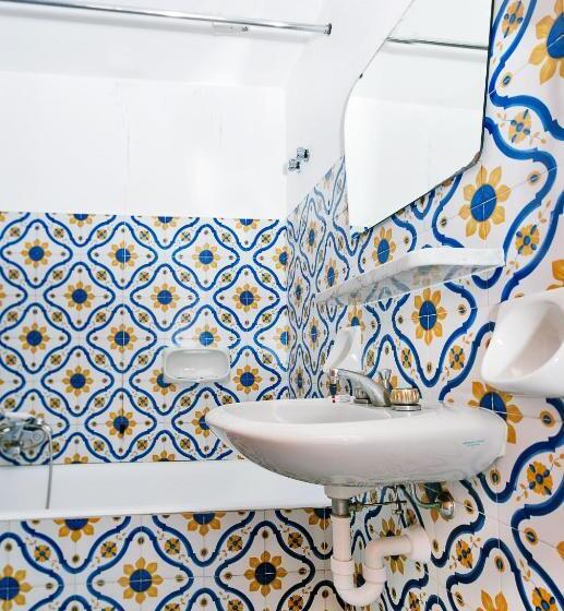 标准三人间, Vittoria