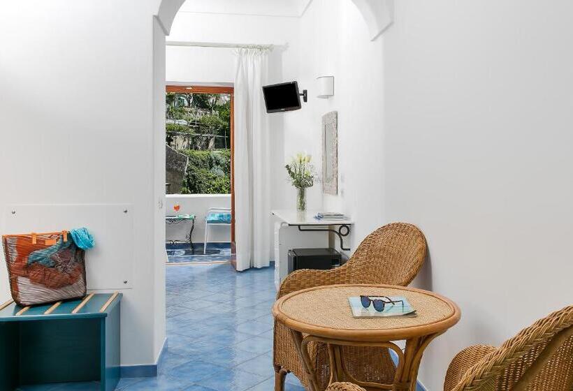 三人经典房间, Vittoria