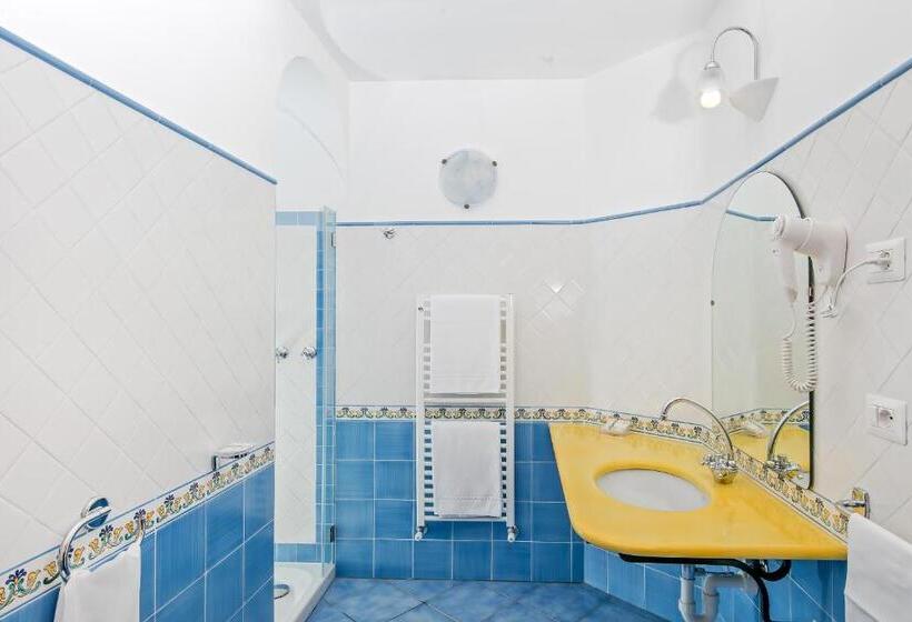 Трехместный Номер Классика, Vittoria