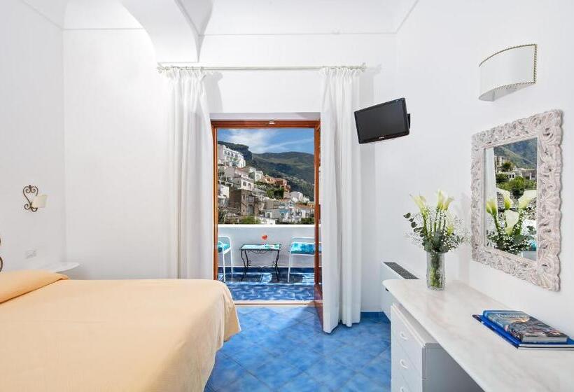 三人经典房间, Vittoria