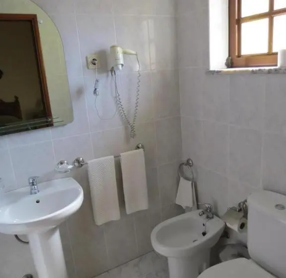 Basic Kolmen Hengen Huone, Residência Iris