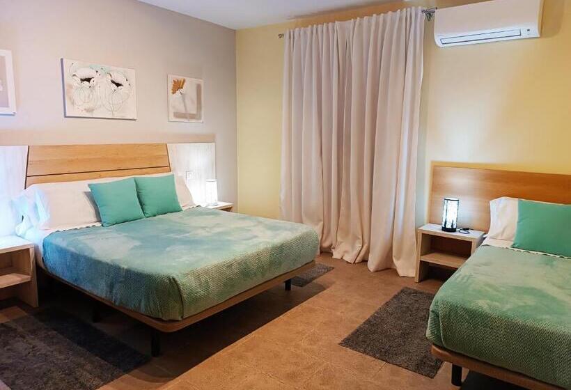 חדר סטנדרט לשלושה, Alma Rosa