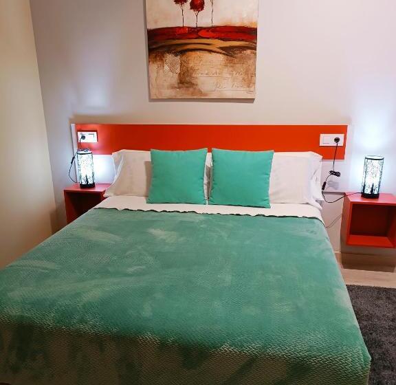 חדר סטנדרט לשלושה, Alma Rosa