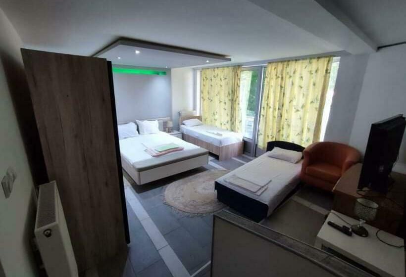 اتاق لوکس سه تخته, Lira Excellent Nis