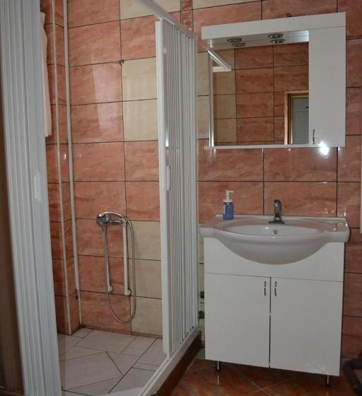 اتاق لوکس چهار تخته, Lira Excellent Nis