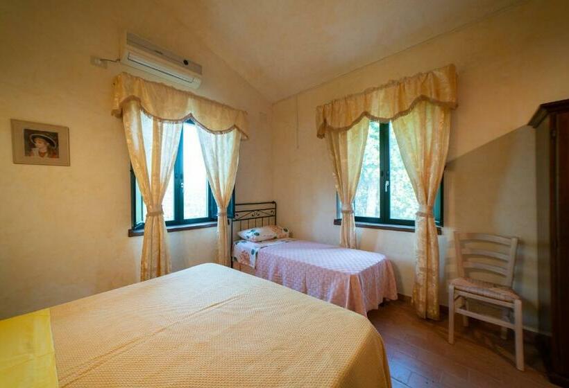 غرفة قياسية ثلاثية, Dimora Terrazza Sui Calanchi