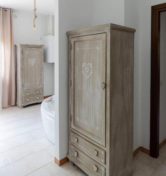 غرفة قياسية سرير كينج, Mama Maja